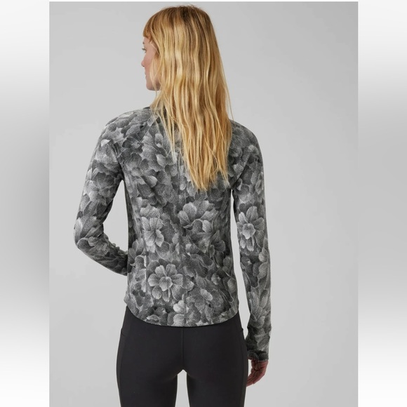 Athleta Salutation Floral Textured Jacket // Chakra Floral Black Seasalt - Picture 2 of 4